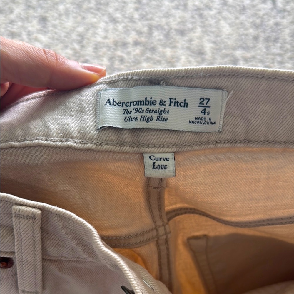 Abercrombie & Fitch Curve Love Ultra High Rise 90s Straight Jean 27Short